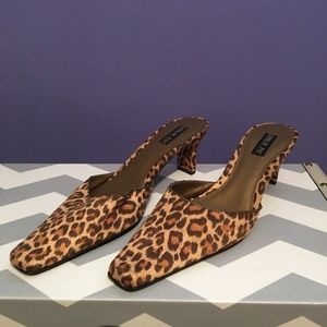 Size 9 Leslie Fay Leopard Square Toe Faith Sandals